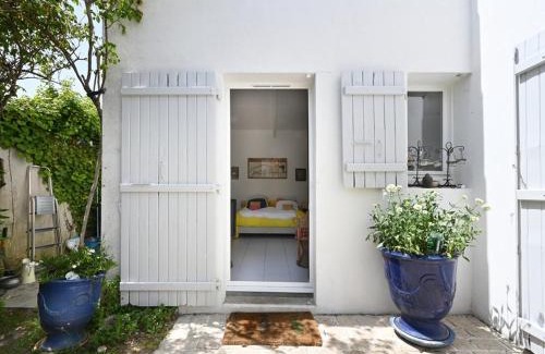 Les Portes-en-Re House | Maison 3 pièces avec jardin clos, cheminée et parking, à deux pas du centre des Portes-en-Ré - FR-1-434-105