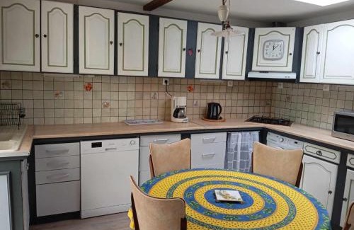 Saint-Jean-d'Angely House | Maison 4 chambres avec jardin