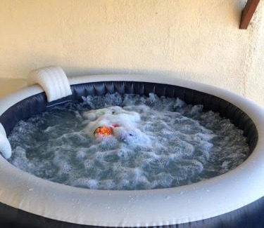 Castillon-la-Bataille House | Maison 4 personnes avec grande piscine et jacuzzi