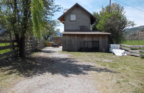 Embrun House | Maison 6 Pers . la Petite Maison Dans la Prairie - Jacuzzi