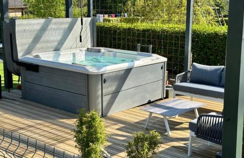 Yvias House | Maison A avec air de jeux et jacuzzi