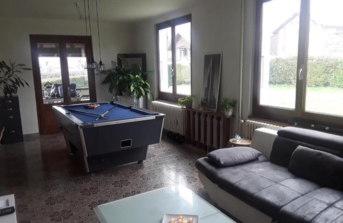 Chevry Villa | Maison a la frontière suisse avec jacuzzi ,billard