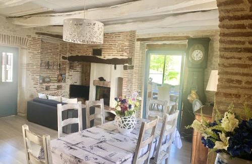 Saint-Gery House | Maison accueillante à Saint-Géry avec piscine partagée