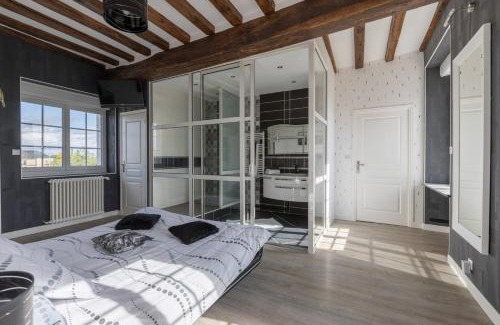 Mouterre-Silly House | Maison accueillante à Mouterre-Silly avec jardin et cheminée