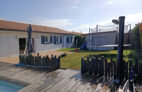 Le Taillan-Medoc House | Maison agréable de plein pied piscine calme petit village aux portes du médoc