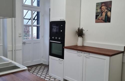 Bonny-sur-Loire House | Maison années 30 avec jardin, piscine, proximité Loire, 4 chambres, vélos, idéale familles/amis - FR-1-590-261