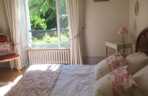 Vernon Bed & Breakfast | Maison Anne face to park in Vernon Giverny