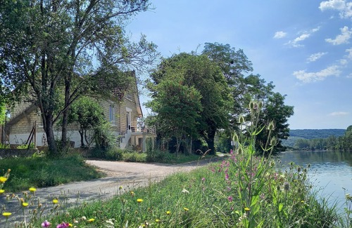 Saint-Julien-du-Sault House | Maison au Bord de Rivière en Bourgogne