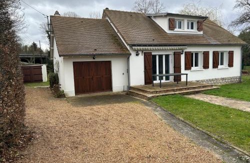 Saint-Prest House | Maison au calme avec spa et rivière à côté de CHARTRES