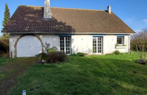 Condette House | Maison au calme avec jardin près du Château, forêt et plage