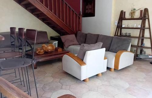 Ain El Turk House | Maison au fond du jardin