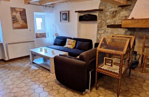 Montolieu House | Maison au village du livre