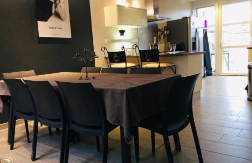 Meyzieu House | Maison Auguste