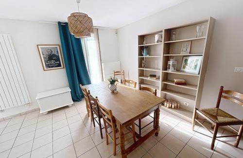 Margny-les-Compiegne Apartment | Maison Auriane 3 minutes de la gare
