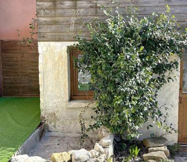 Margny-les-Compiegne Apartment | Maison Auriane 3 minutes de la gare