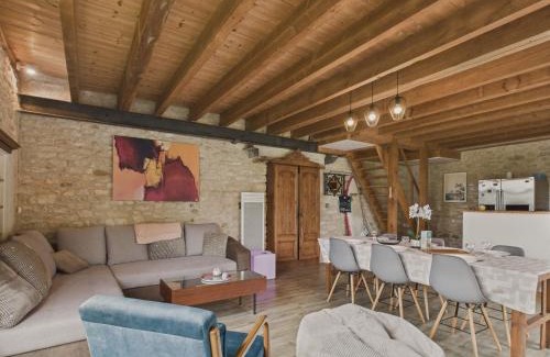 Saint-Vincent-sur-Jard House | Maison authentique en pierre pour 7 avec jardin