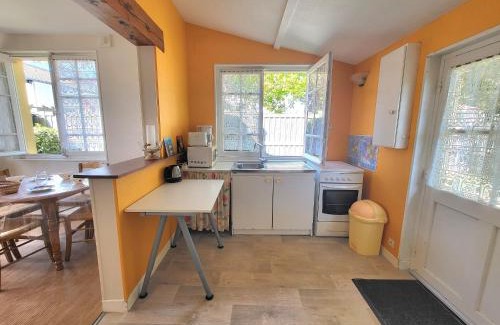 Saint-Brevin-les-Pins House | Maison Authentique: Plage, Commerces et Jardin Clôturé - FR-1-364-33