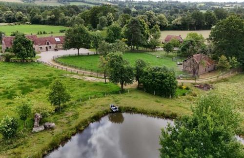 Ceauce House | Maison Authentique avec Jeu de Société, Terrasse et Jardin, Idéale pour Tribu - FR-1-497-142