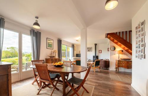 Arzon Villa | Maison aux volets bleus - vue mer