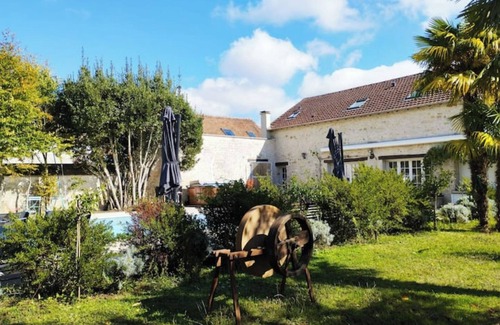 La Chapelle la Reine House | Maison Avec Grand Jardin, Piscine et Jacuzzi