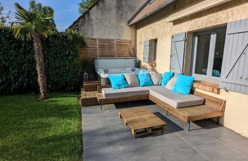 Noisy-le-Roi House | Maison Avec Jacuzzi Proche de Paris et Versailles