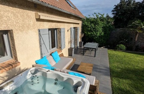 Noisy-le-Roi House | Maison Avec Jacuzzi Proche de Paris et Versailles