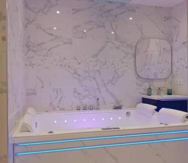 Louvres Apartment | Maison avec Jacuzzi - Louvres proche Roissy CDG - Paris