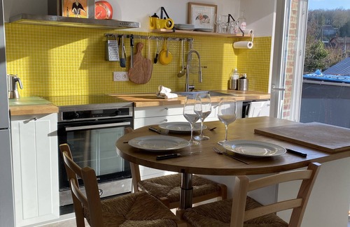 Bernay House | Maison Avec Jardin/Parking en Centre-ville, la Plage en Train!