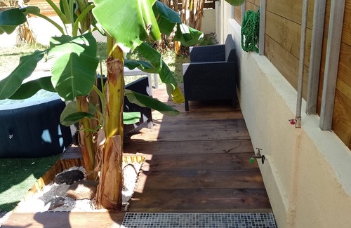 Ha'apiti House | Maison Avec Jardin Clôturé et Jacuzzi Privé Proche Spot de Surf Haapiti
