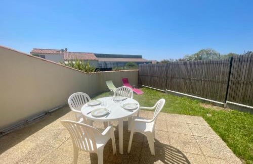 Brem Sur Mer House | Maison avec jardinet, 2 chambres, parking, proche plage et centre - FR-1-231-334