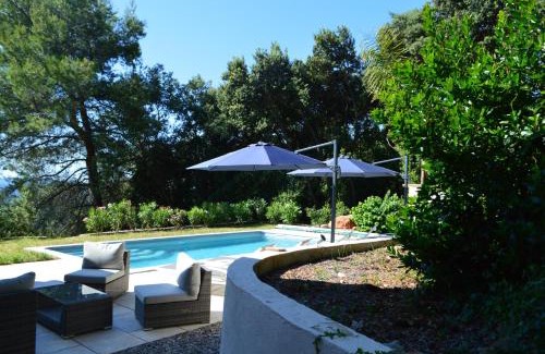 Saint-Cezaire-sur-Siagne House | Maison avec vue panoramique et piscine