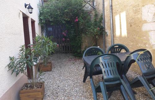 Saint-Marcel House | Maison Berrichonne 2 chambres cour et jardin