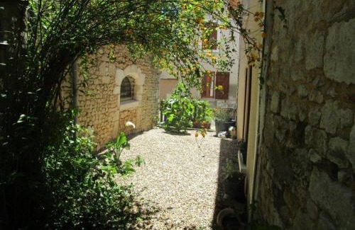 Saint-Marcel House | Maison Berrichonne 2 chambres cour et jardin