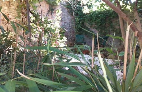 Saint-Marcel House | Maison Berrichonne 2 chambres cour et jardin