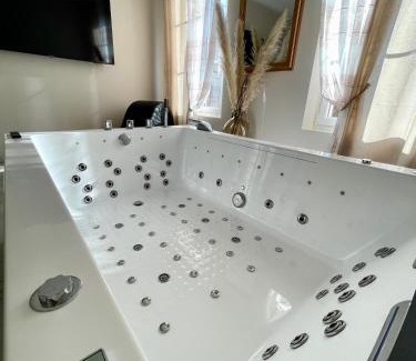 Chalons-en-Champagne House | Maison Bien-être Balnéo et Sauna Cosy et Chaleureux
