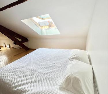 Le Mesnil-sur-Oger House | Maison Blanc de blanc - Guest Room in a Family Home