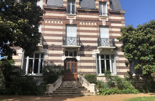 Chartres House | Maison Blanche Chartres - 5* guest house