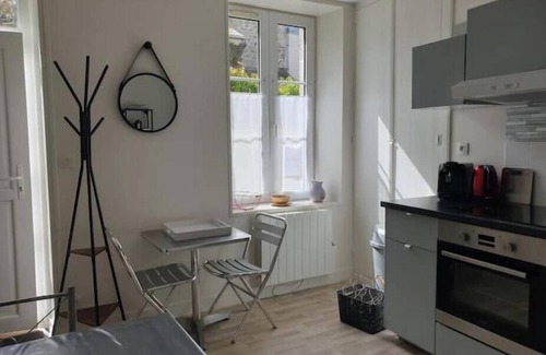 Saint-Vaast-la-Hougue House | Maison Bord de mer au Calme, 5mn Port , Marché Artisans Locaux Samedi