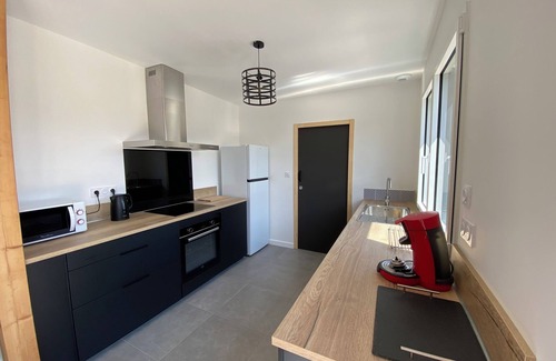 Ambon House | Maison Bois Neuve a Proximité de la mer 6 Personnes 3 Chambres 1 Salle de Bain