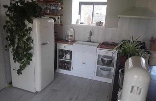 Ploneour-Lanvern House | Maison Bretonne Avec Grand Jardin Proche des Plages et Surf. Animaux Acceptés