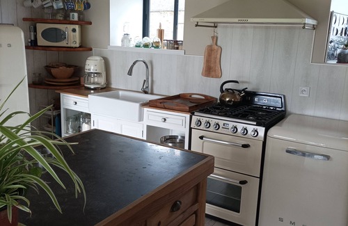Ploneour-Lanvern House | Maison Bretonne Avec Grand Jardin Proche des Plages et Surf. Animaux Acceptés