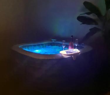 Aubignan House | Maison BRIALI avec Jacuzzi espace détente