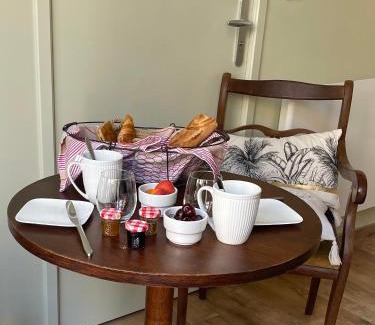 Saint-Flour Bed & Breakfast | Maison Côté Halle La chambre de l'Artiste