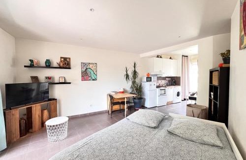 Carqueiranne Apartment | MAISON CABROL