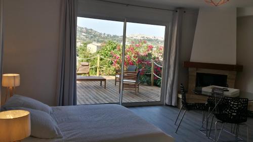 La Colle-sur-Loup Bed & Breakfast | Maison Carles BnB