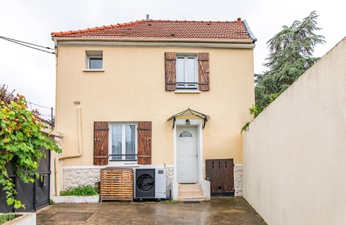Saint-Michel-sur-Orge Villa | Maison Chaleureuse et Cosy non Loin de Paris