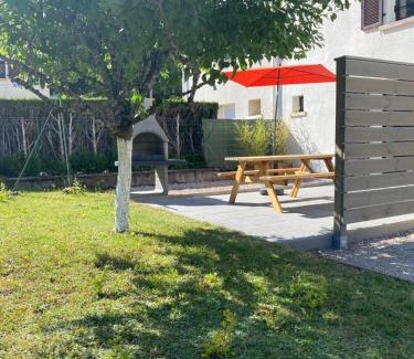 Raddon-et-Chapendu House | Maison chaleureuse au cœur du village Raddon