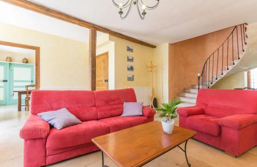 Eringes House | Maison chaleureuse à Éringes avec jardin et parking inclus