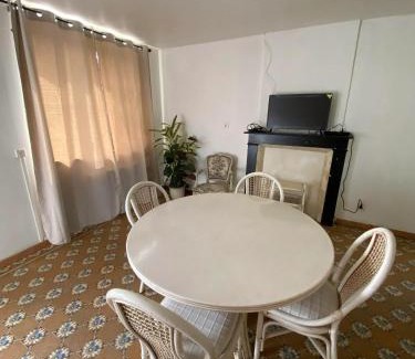 Audignies House | Maison chaleureuse à Audignies avec stationnement privé