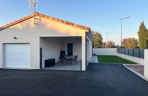 Jaunay-Clan House | Maison Chaleureuse à 10 min du Futuroscope